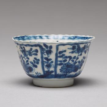 Seven matched blue and white cups with four dishes, Qing dynasty, Kangxi (1662-1722).