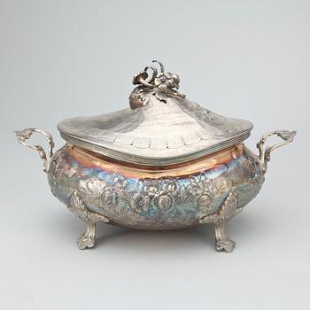TERRIN, sterling silver, rokokostil, importstämplad. 1900-tal. Vikt 1660 g.