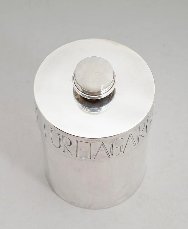 DOSA, silver, Kerstin Öhlin, 1974. Vikt ca 375 g med lockets träinsats.