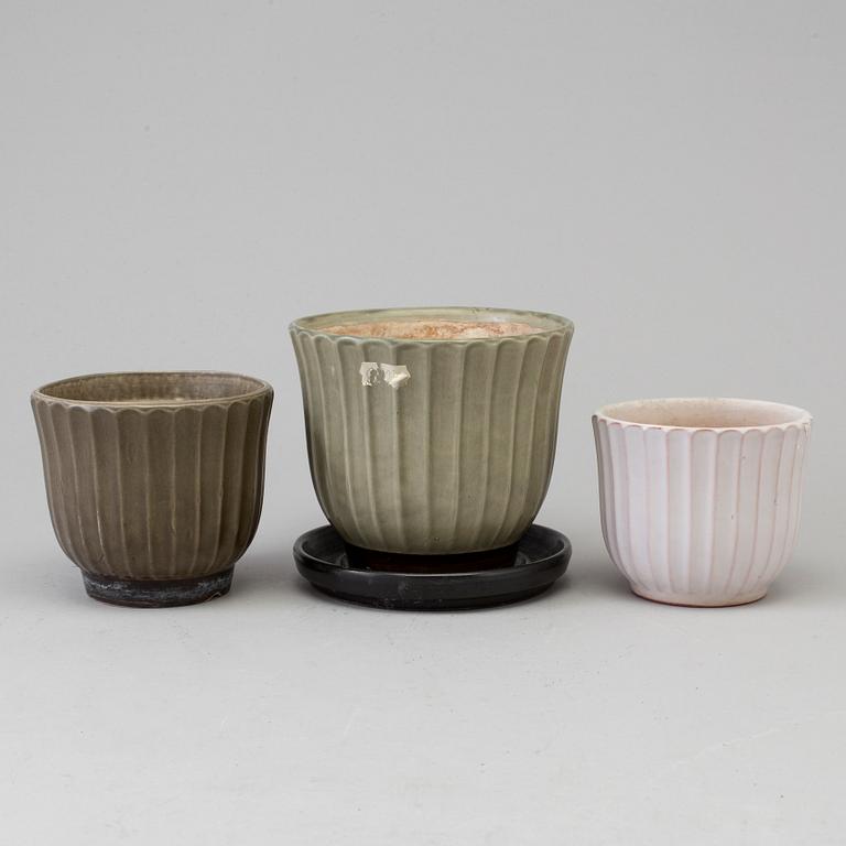 Three EWALD DAHLSKOG flower pots, 'Tellus', by Bo Fajans.