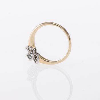 RING, 14K guld, 3 diamanter, totalt 0,42 ct. Vikt 2,9 g.