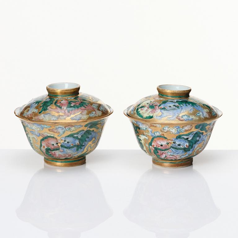 A pair of cups with covers, Qing dynasty, 19th Century.