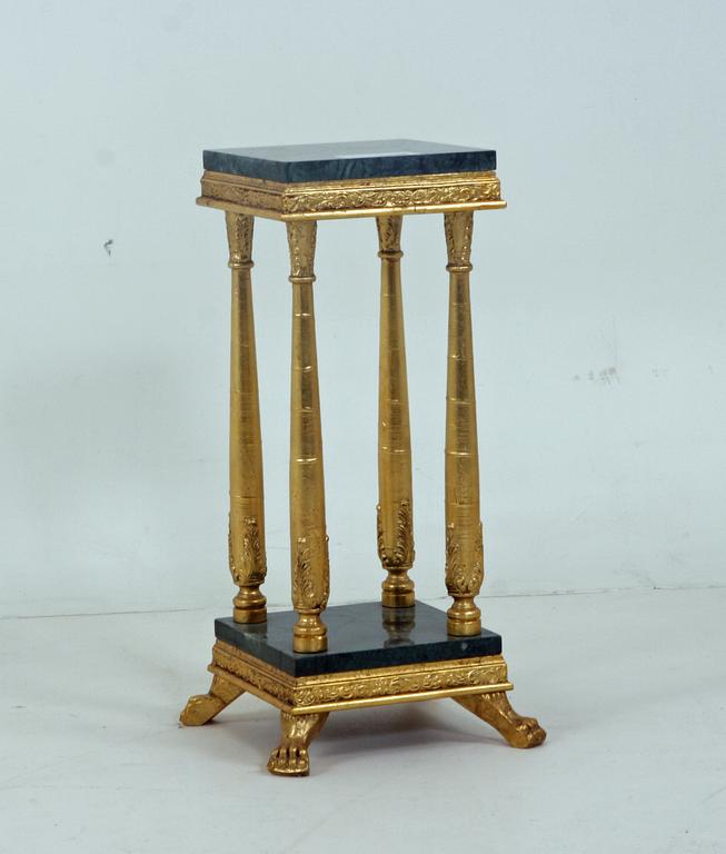 PIEDESTAL, gustaviansk stil.