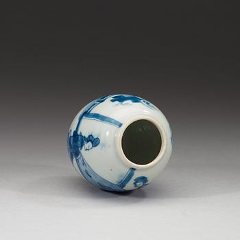 A blue and white tea caddy with cover, Qing dynasty, Kangxi (1662-1722).