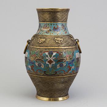 A cloisonné vase, 19th century.