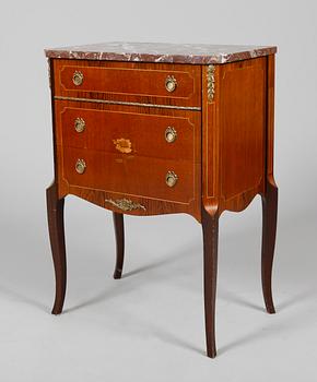 BYRÅ, gustaviansk stil, 1900-talets andra hälft.