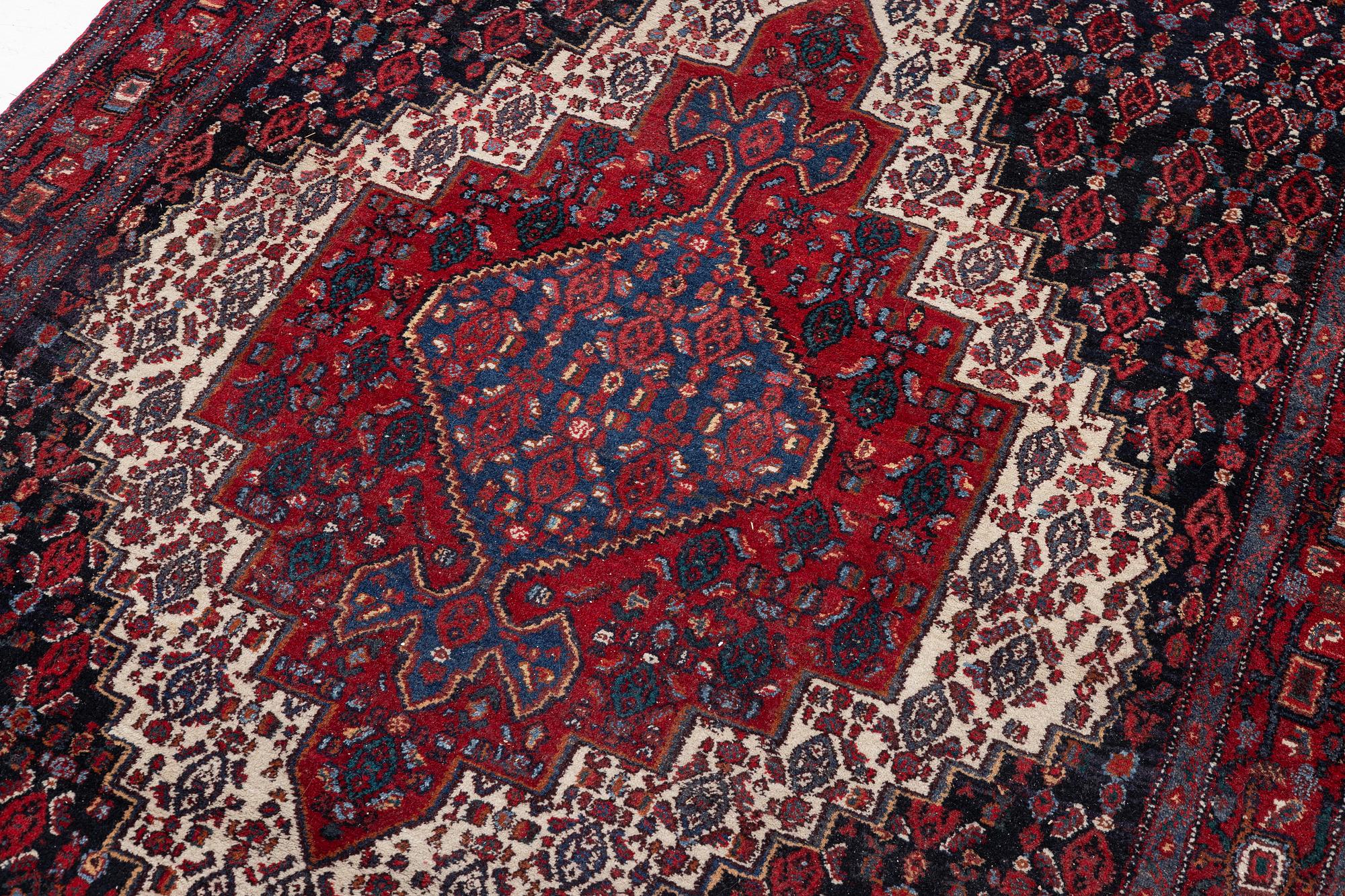 A Senneh rug, c. 200 x 150 cm.