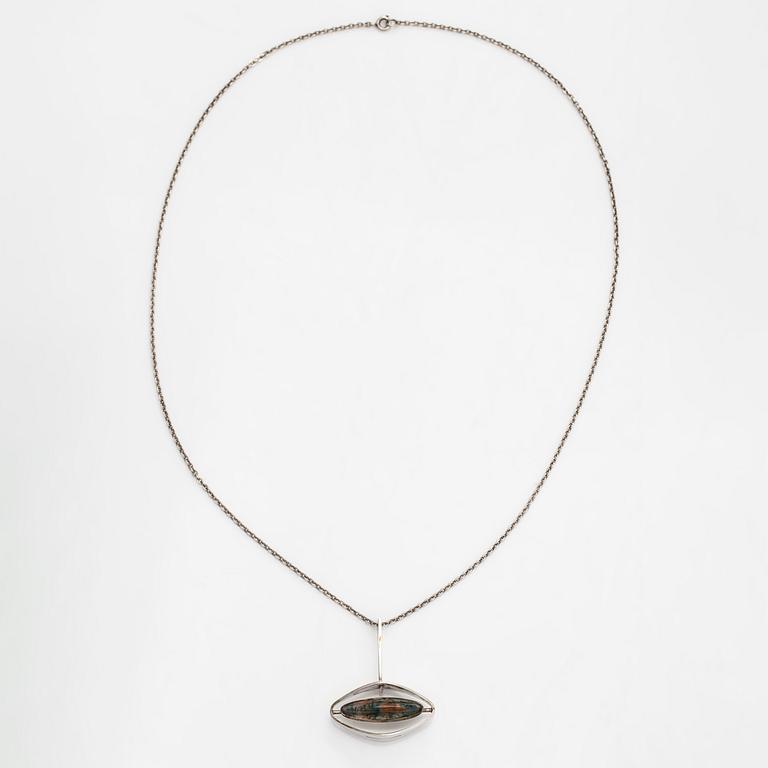 Elis Kauppi, a silver necklace with moss agate. Kupittaan Kulta, Turku 1965.