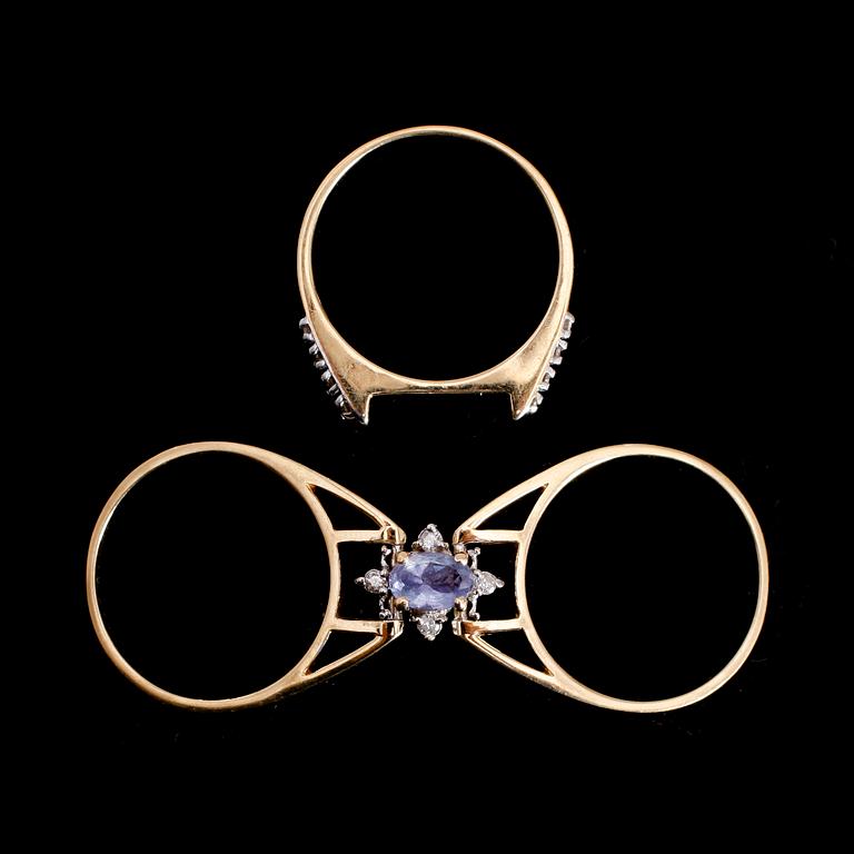 RING, 14 k guld, med briljantslipade diamanter och blå safir.