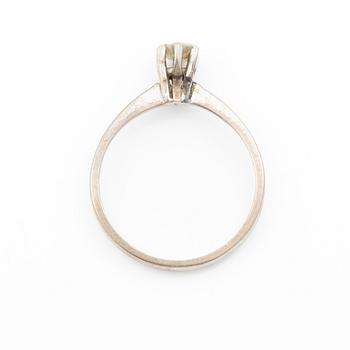 Ring, 18K white gold, with a small brilliant-cut diamond.
