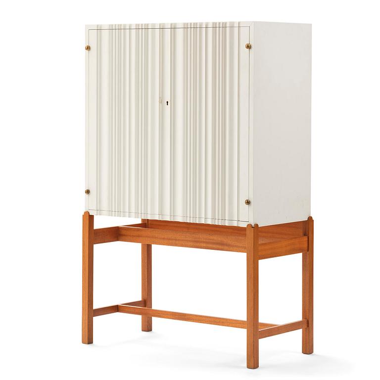Josef Frank, a cabinet model 2192, Firma Svenskt Tenn, post 1985.