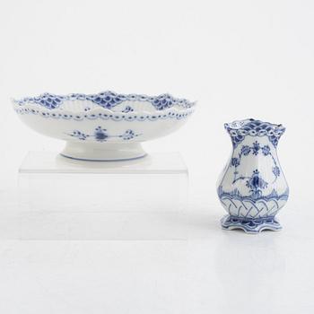 A set of 20 'Musselmalet' porcelain service parts, Royal Copenhagen, Denmark.