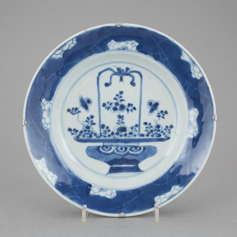 TALLRIK, porslin, Kanxi, 1700-tal.