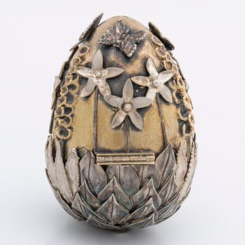 STUART DEVLIN "Surprise egg", sterling silver, enamel, green crystal, London second half 1900s.