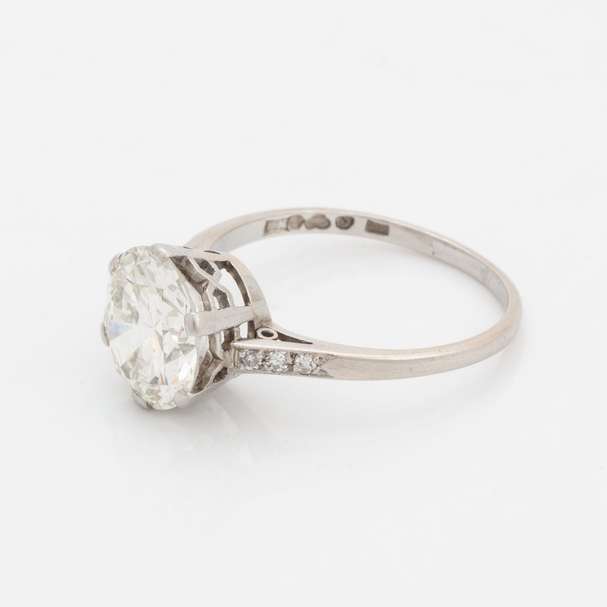 Hugo Strömdahl ring platina med en gammalslipad diamant vikt ca 3.50 ct kvalitet ca I/J si.
