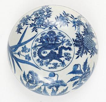 A circular blue and white 'dragon' box and cover, Qing dynasty, period of Jiaqing (1796-1820).