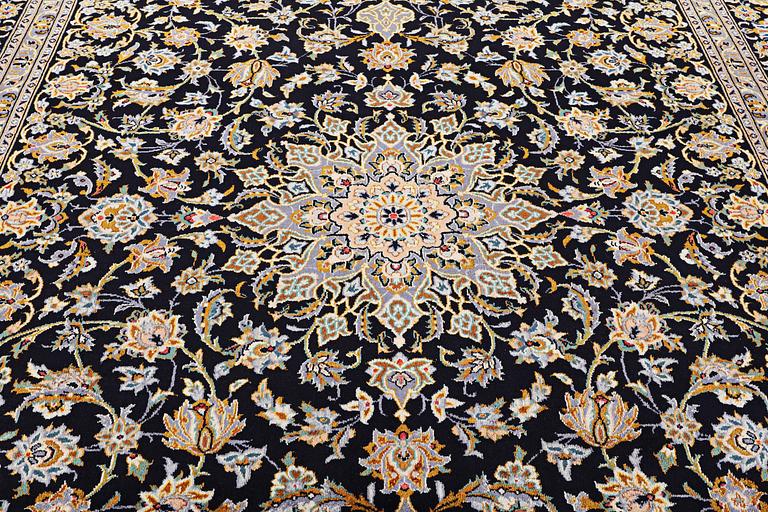 A Kashan carpet, signed, c. 410 x 270 cm.