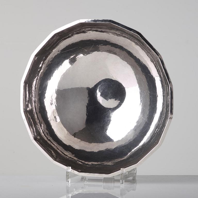 Fredrik Ingemansson, a sterling bowl, executed in Stockholm 1990.