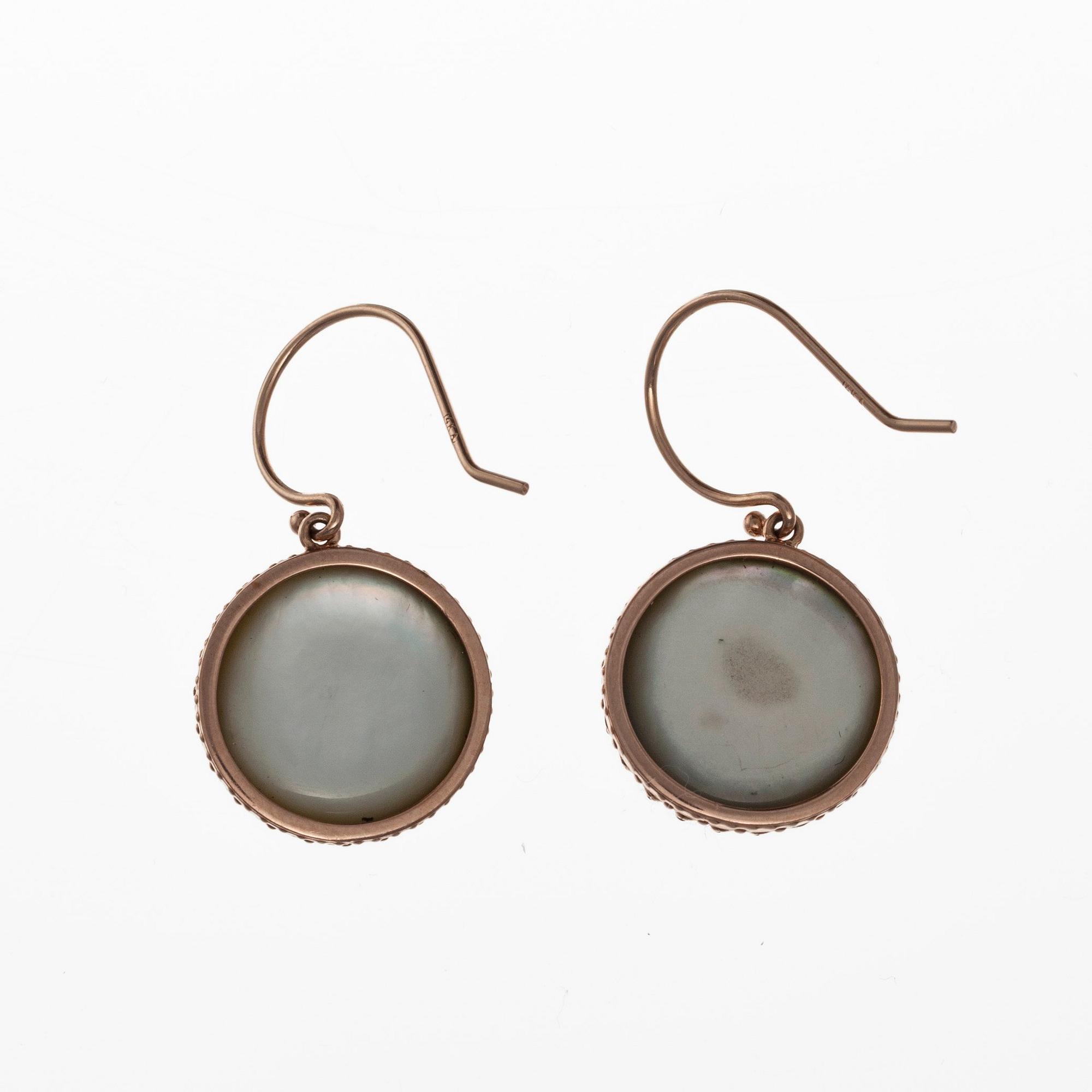 ÖRHÄNGEN, 14K guld. Naturfärgade söderhavs mabe pärlor 15 mm.