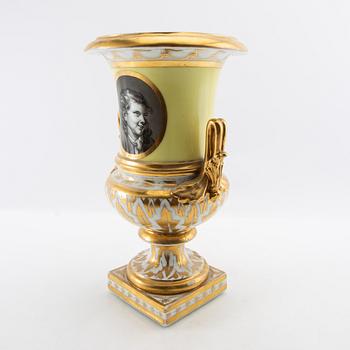 Urn Empire mid-19th century porcelain.