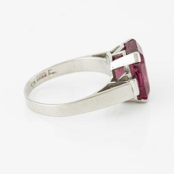 Ring, Atelier Ajour, 18K white gold with pink tourmaline and baguette-cut diamonds.