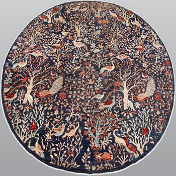 A 'Ziegler' carpet, diameter 273 cm.