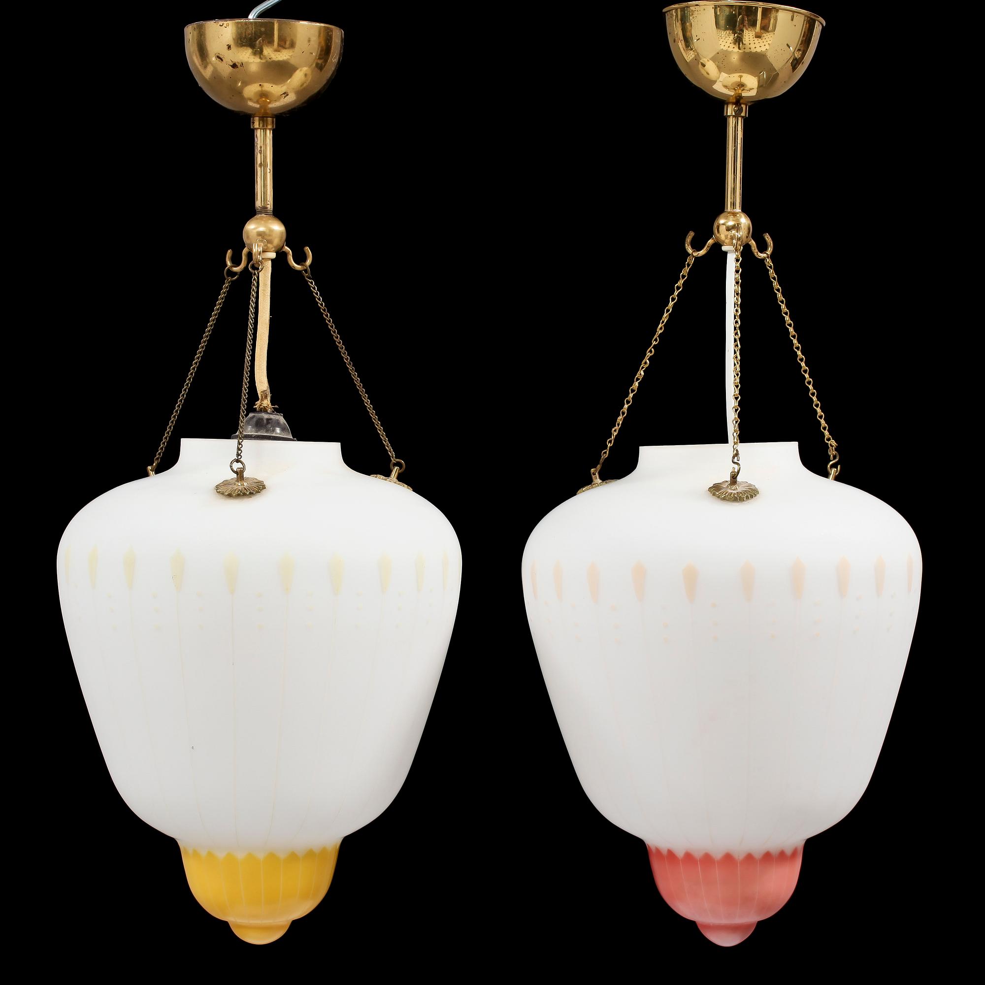 TAKLAMPOR, ett par, 1900-talets mitt. H ca 50.