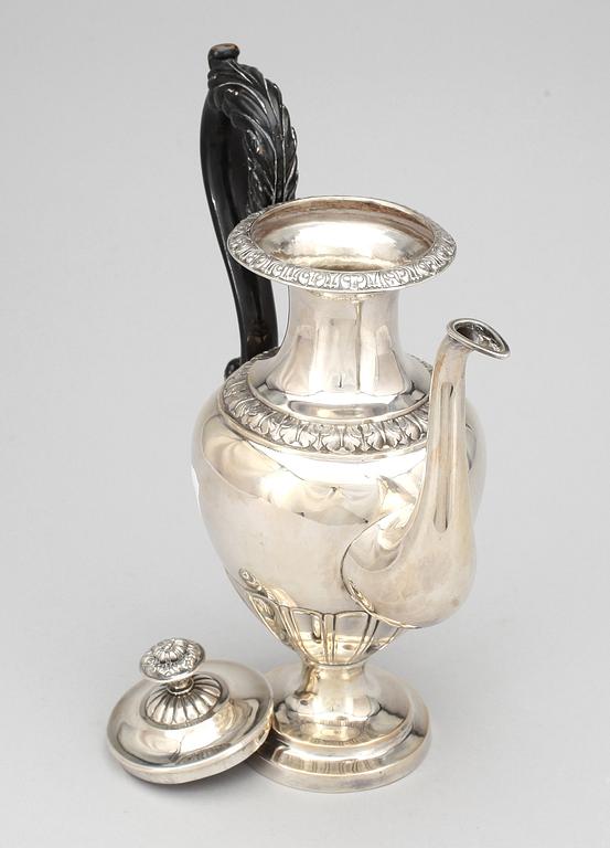 KAFFEKANNA, silver, empire, Lars Magnus Sjöberg, Stockholm, 1841. Total vikt ca 884g.