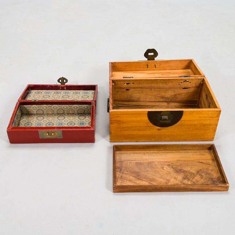 Two Chinese boxes, 20th Century.