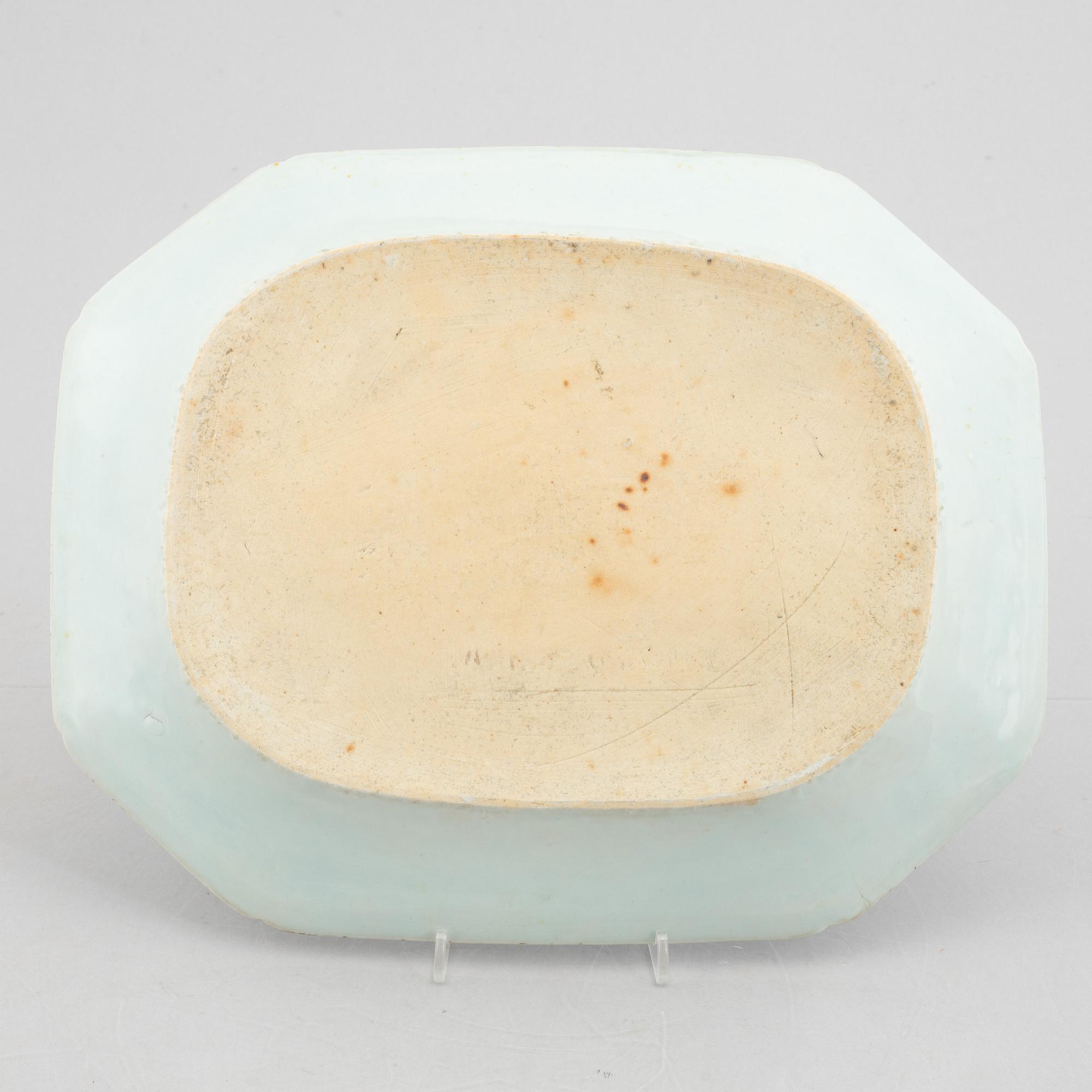 A blue and white dish, Qing dynasty, Qianlong (1736-95).