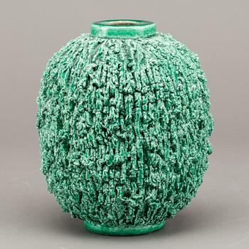 GUNNAR NYLUND, vas, "Igelkott" chamotterat stengods, Rörstrand, 1900-talets mitt/andra hälft.