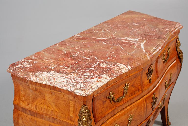 BYRÅ, rokokostil, 1900-talets andra hälft.