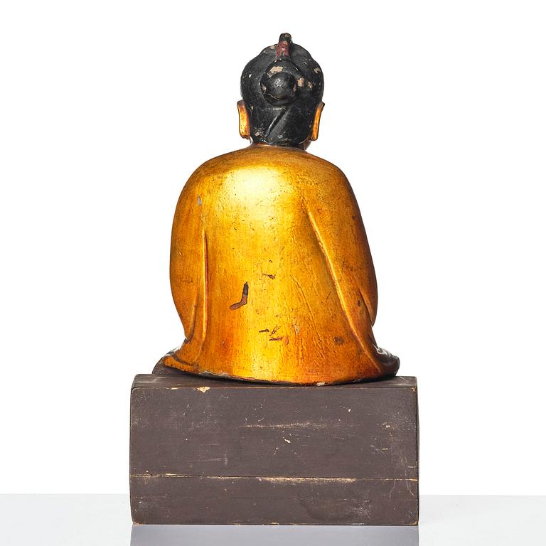 A gilt and polychrome lacquer figure of a divinity, 16th/17th century.