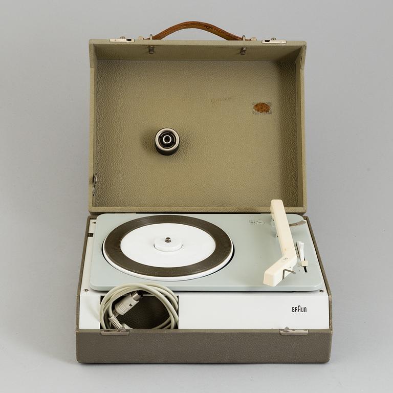 DIETER RAMS & WILHELM WAGENFELD, resegrammofon "PC3", Braun, formgiven 1957-58.