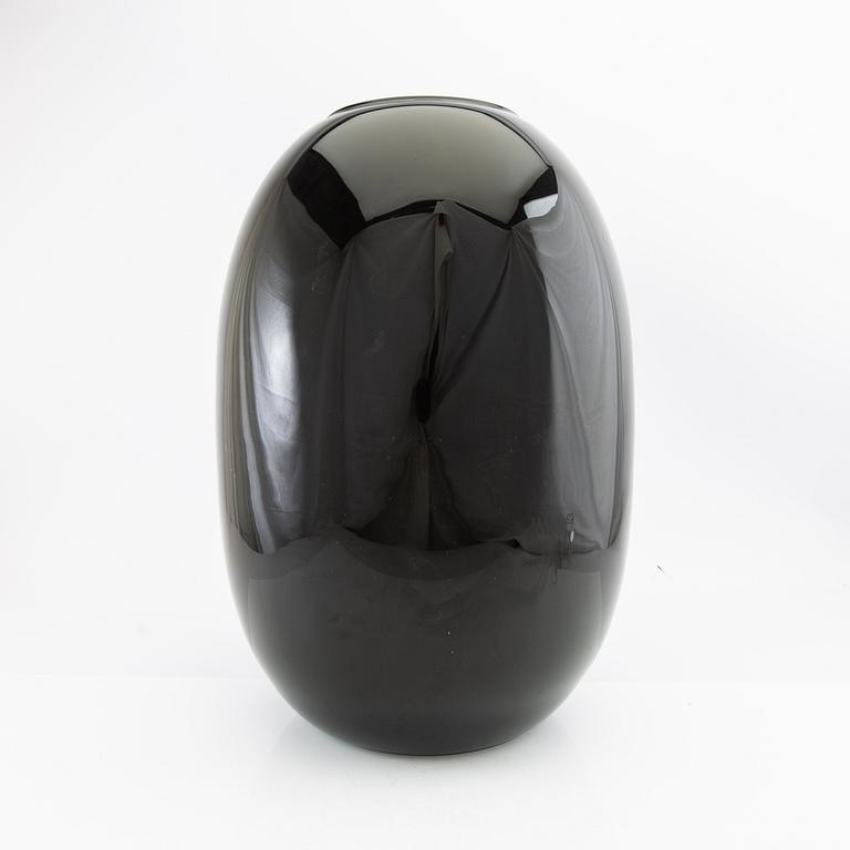 Piet Hein, vaser 2 st, "Super Vase" samt "Twister" signerade.