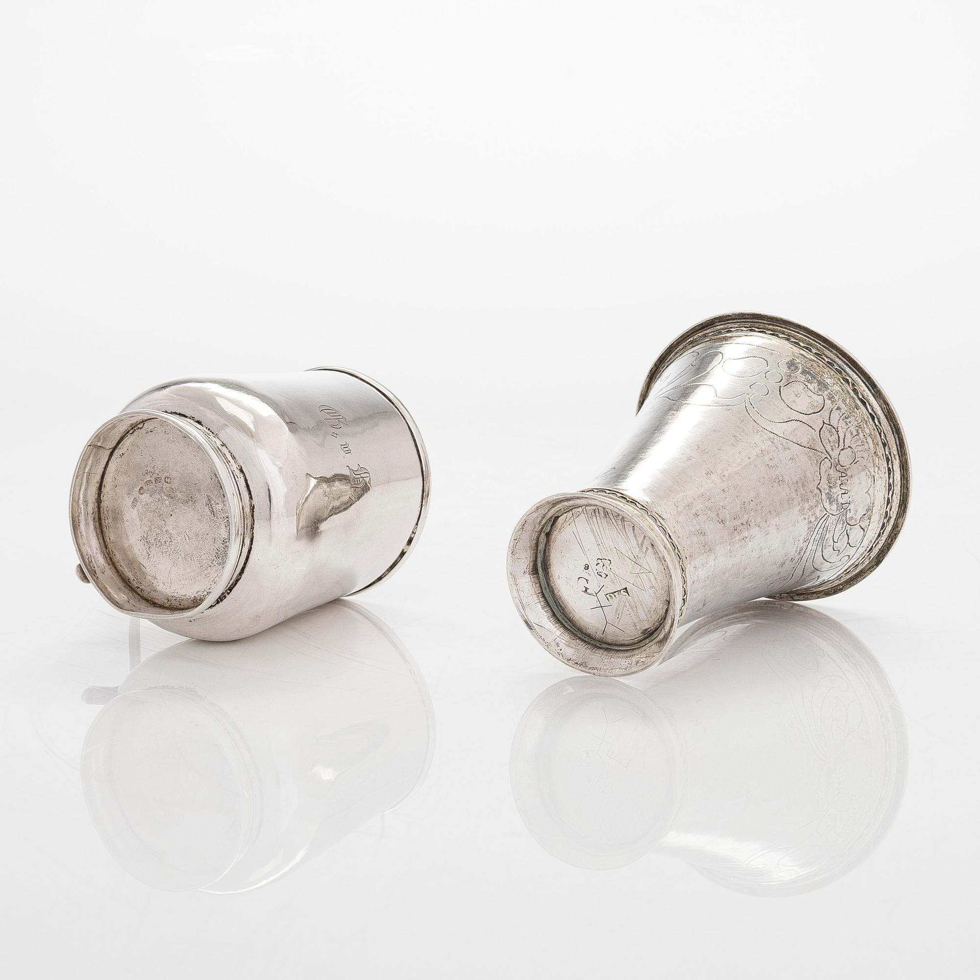 Bägare, 2 st, silver, Daniel Lundström, Stockholm 1765 och  ET, Ekenäs, Finland 1883.