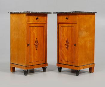 SÄNGBORD, ett par, 1900-talets första hälft.