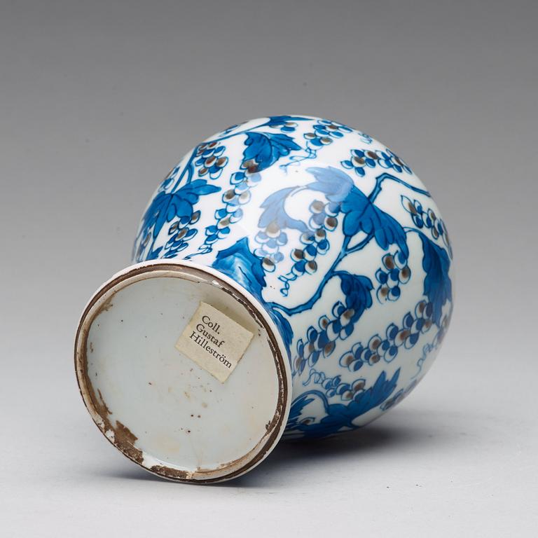 A blue and white and iron red vase, Qing dynasty, Kangxi (1662-1722).