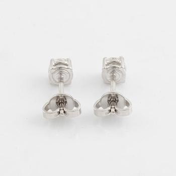 Brilliant cut diamond earrings, with GIA dossier.