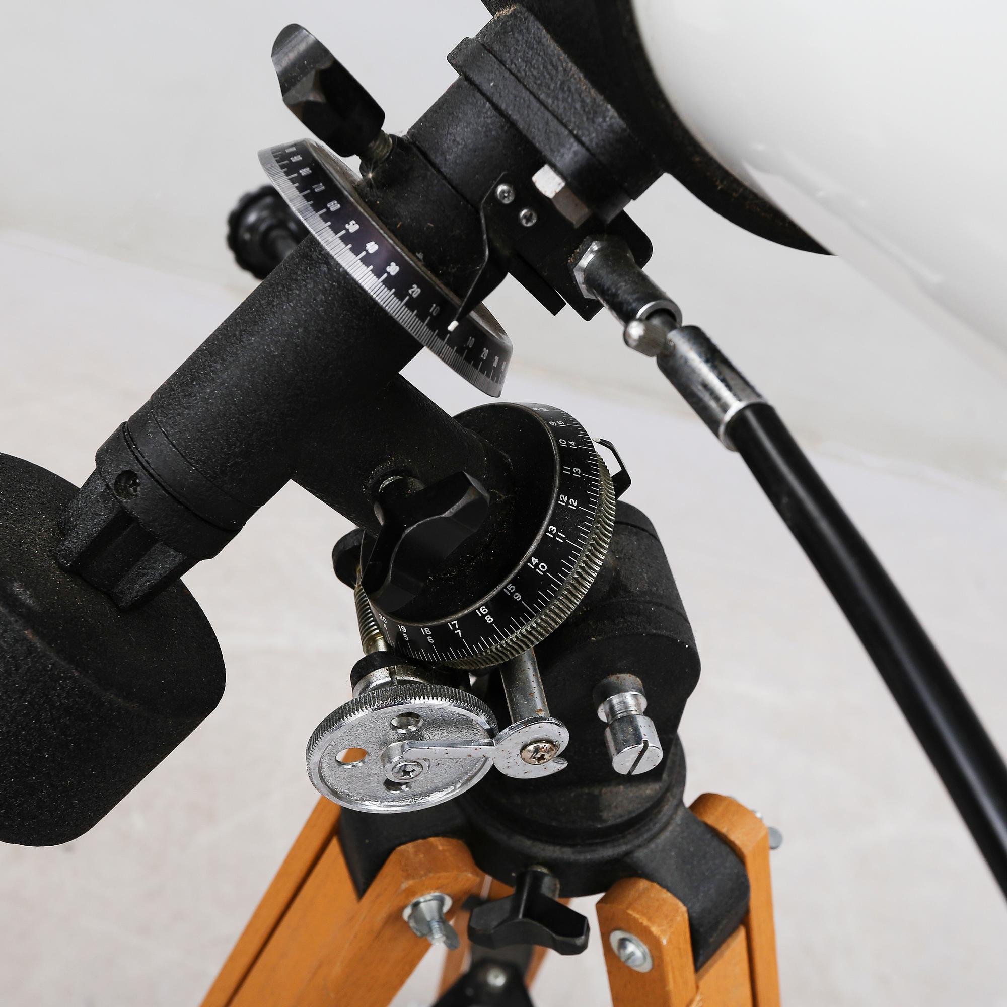 TELESKOP PÅ STATIV, Astronomical Reflector Telescope, Carton, 2000-tal.