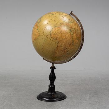 A large globe, H. Kiepert, Arvid Kempe, Wahlström & Widstrand, Stockholm, 1909.