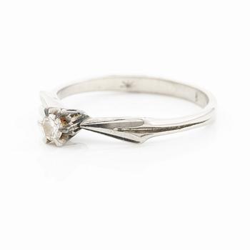 Ring in 18K white gold set with a brilliant-cut diamond.