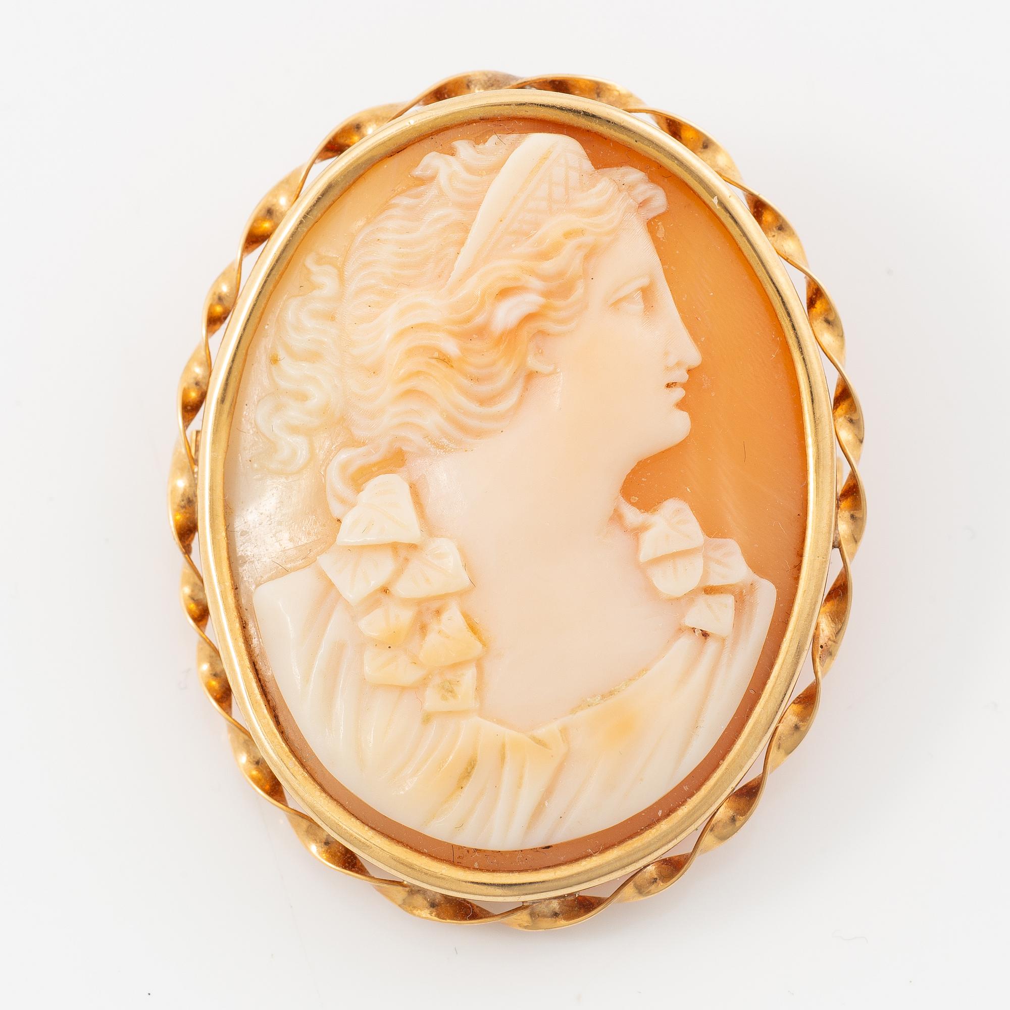 Brooch/pendant, 18K gold with shell cameo.