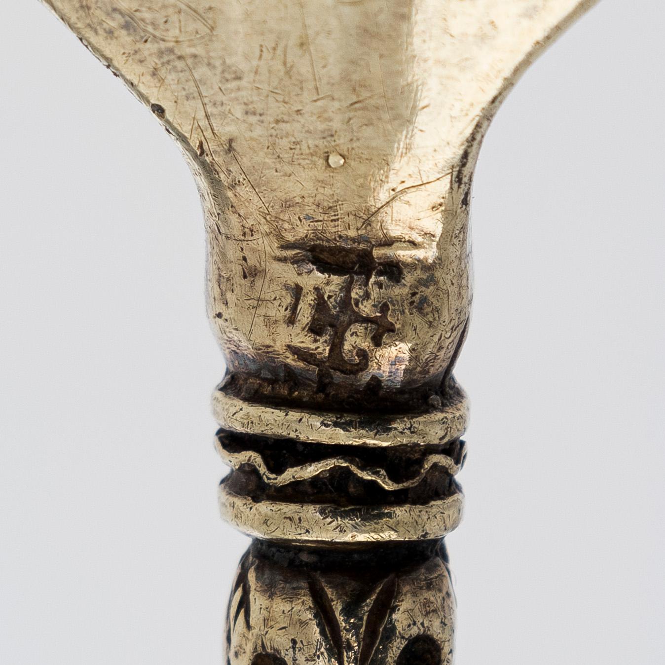 Lorenz Hartman, lusikka, kullattua hopeaa. Hartman toiminut Tukholmassa 1582-1617. Renessanssi.