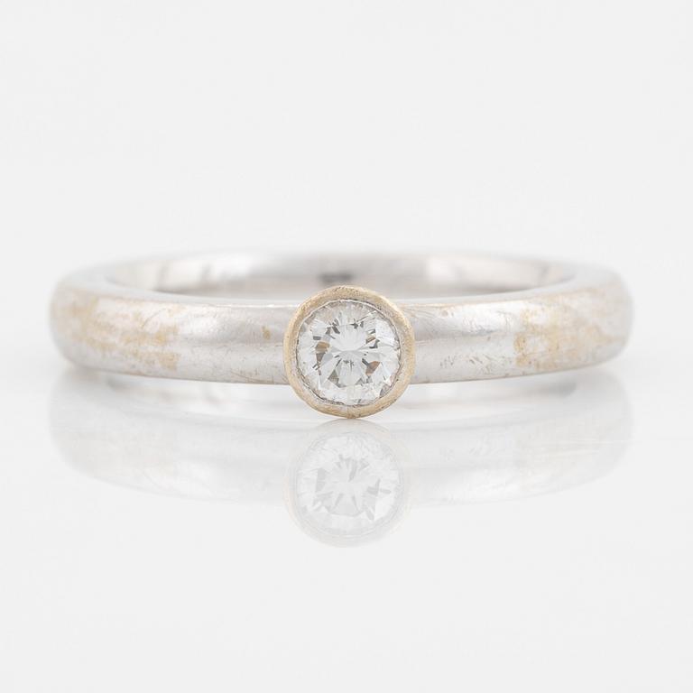 Ring, med briljantslipad diamant.