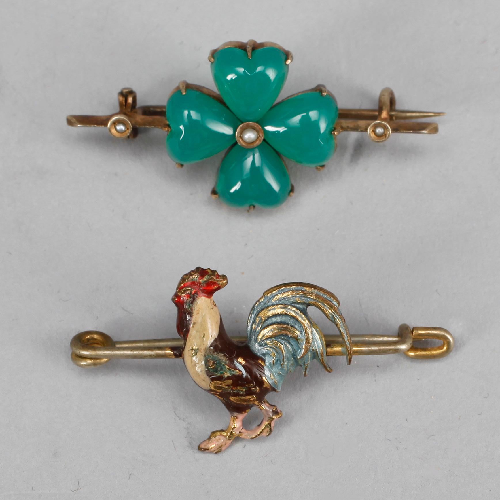 PARTI SMYCKEN OCH BIJOUTERIER, 41 delar, bla silver samt 2 broscher i 14k resp 18k guld. 1800-1900-tal.