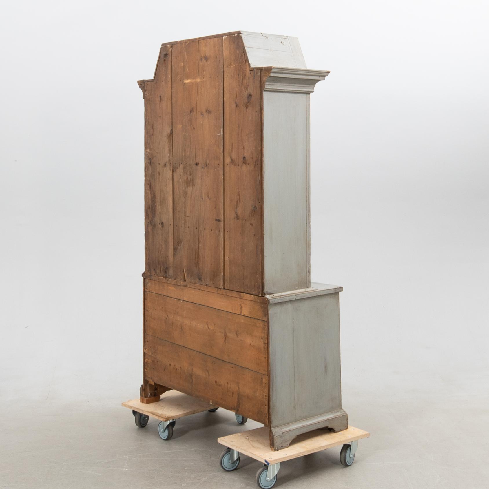 Skåp 1800-talets första hälft.