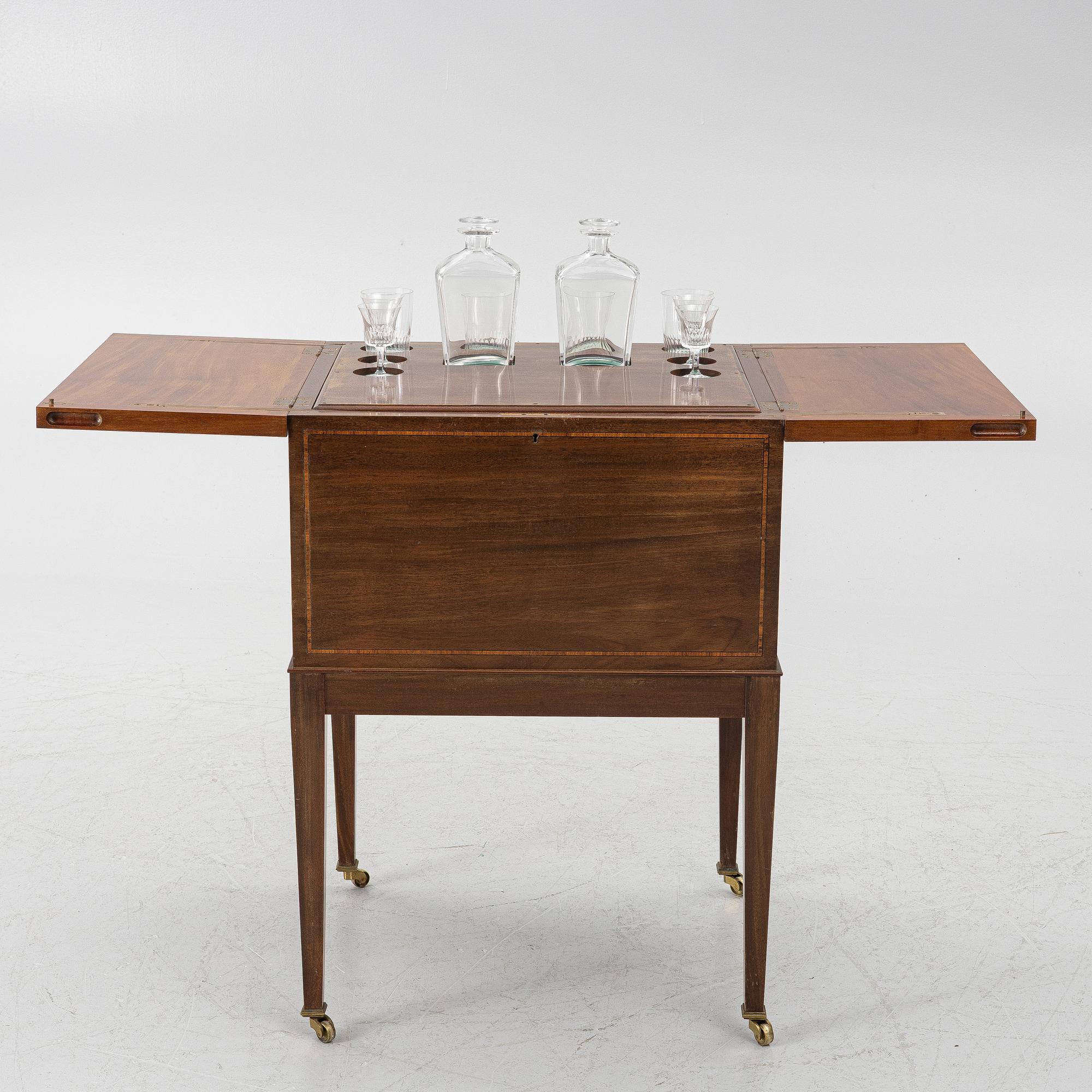 Drinks trolley/bar cabinet, first half of the 20th century.