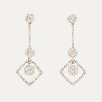 Brilliant cut diamond earrrings, total ca 2 ct.