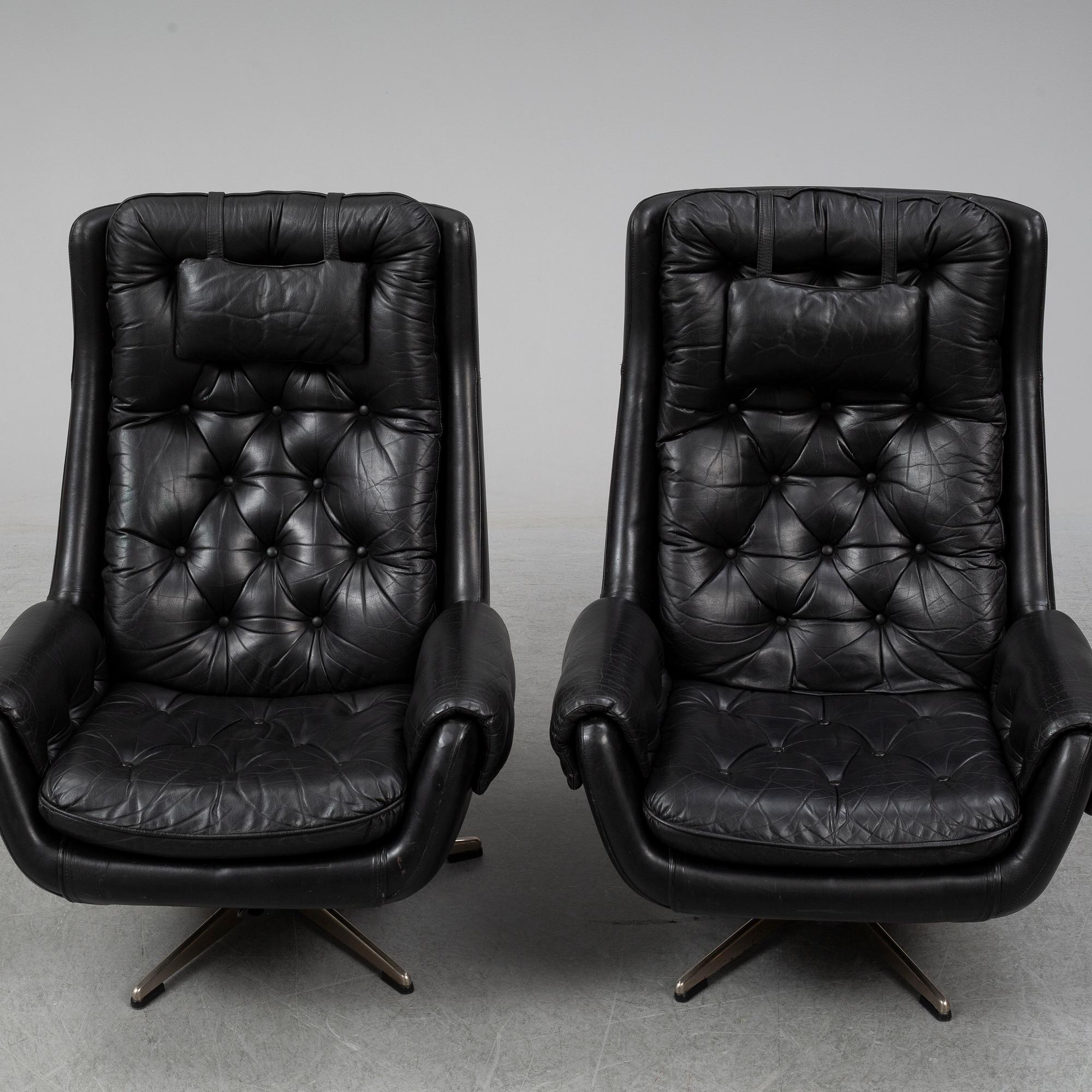 A pair of leather wivel chairs from PeeM, Finland, 1970's.
